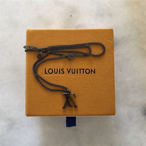 lv upside down necklace 